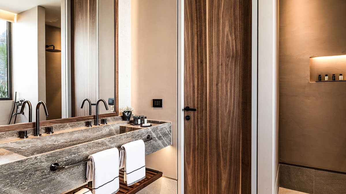 Core Open Plan Suite with outdoor Jacuzzi